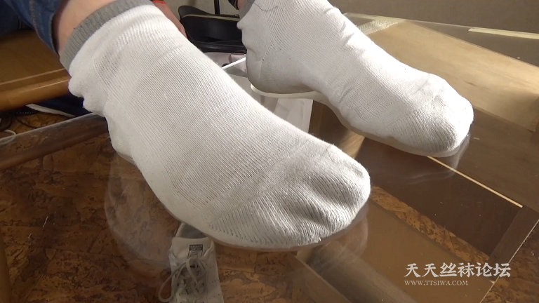 【あしくさ】仕事帰りムレムレ足のにおい [00_04_24][20231029-153803].png