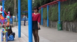 （自由职业妍妍）模拍系列之二十二：黑丝玩鞋