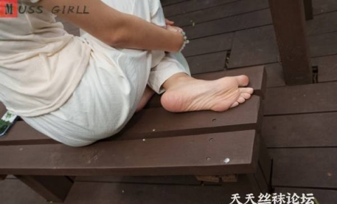 【裸足】174高挑大长腿舞蹈女神老师景田小姐姐公园小清新秀美丽的大脚(2)【44P】