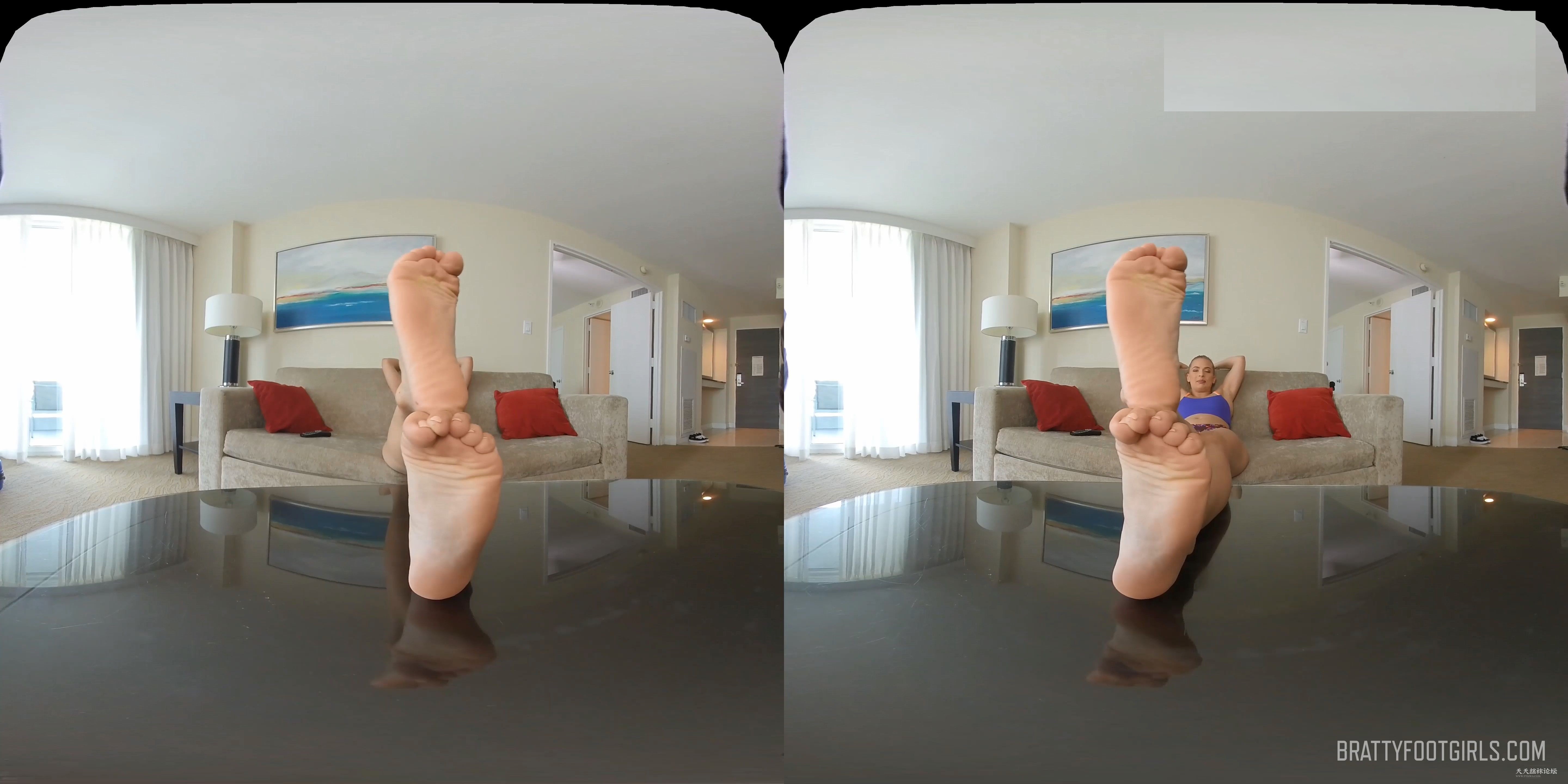 Sloan Harper - Jerk to my big 3D soles - 3D VR 180 5k.mp4_snapshot_00.32_[2023.0.jpg