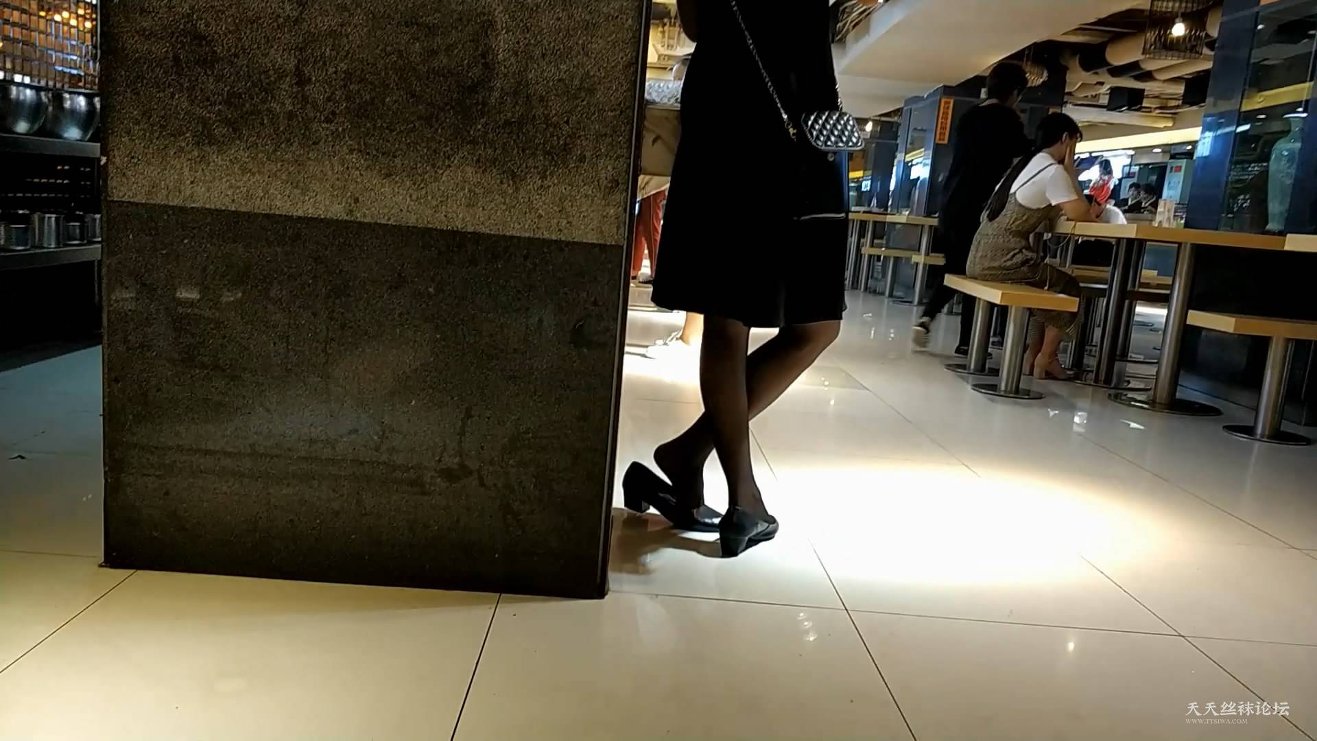 155633sfootkgtj576577k.jpg