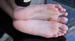 【裸足】裸足女神小玉只愿意默默的做你们的美足小姐姐（4）【48P】