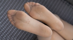 【丝足】开朗热情而又搔首弄姿的翘臀美足阿紫（下）【68P】