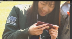 草地少女黑丝视频，草地丝足1v 1.3G 9min