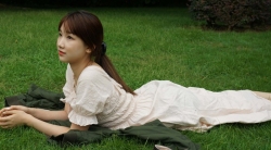 【裸足】超级嫩白清纯生五月草地甜美写真（2）【85P】