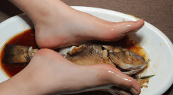 【aapary模拍】珊珊与淇淇的玉足美食大餐