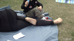 公园草地年轻妈妈肉丝脚4分钟