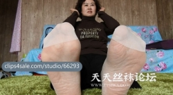 Wenjing - 60 years Old fat meaty feet and soles in sheer nylon socks 4K