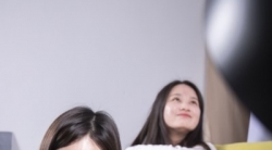 【南国足艺】贺岁片之两美女沫沫和齐齐美脚的故事 图片+视频