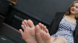 【裸足】阿妹肌肤如雪，修长的希腊美足，让人垂涎三尺（2）【50P】